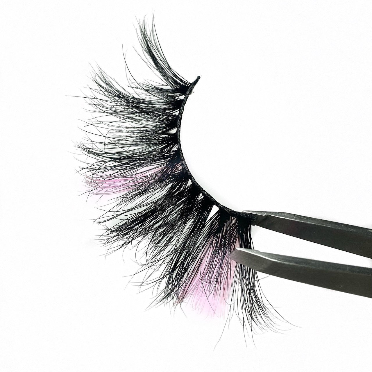 3D Mink DIY Colored Lashes. Two-Tone Black And Pink Lash Extensions. Wispy Doll Eye Color Strip Lashes. Trending Colored False Eyelashes For Pink Makeup Looks.