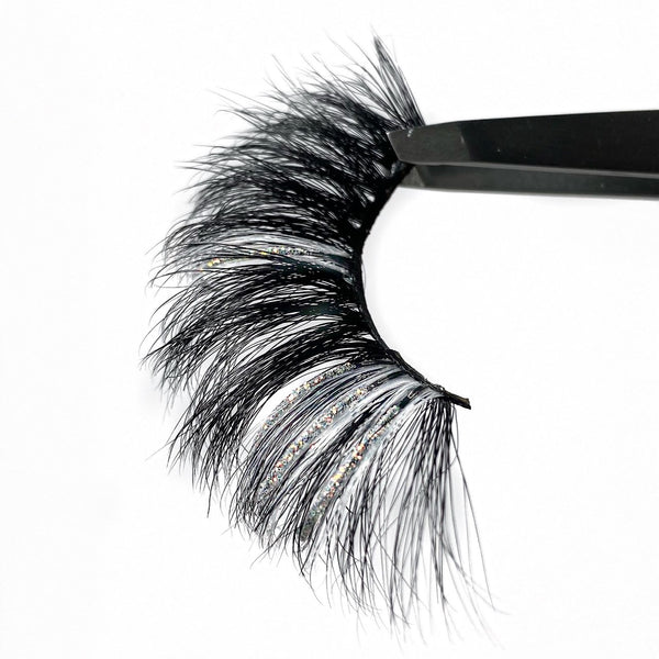 3D Luxury Mink Long White Eyelashes With Silver Glitter Sparkles. 2 Tone Silver Glitter White Color Strip Lashes. Black Eyelashes With White Lashes And Silver Glitter, Made For Lash Lovers. Fluffy Volume 25mm.